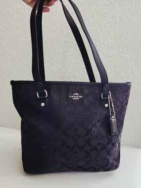 Euc Coach Signature Black Shoulder Bag Purse